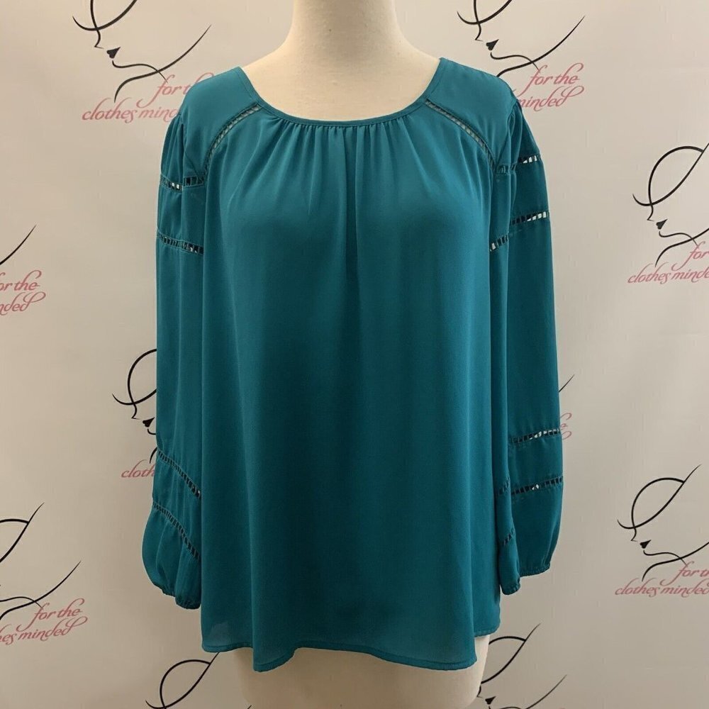 Daniel Rainn. Sz 8-10. Semi Sheer Embellished with Inserts. Green Pullover. B40